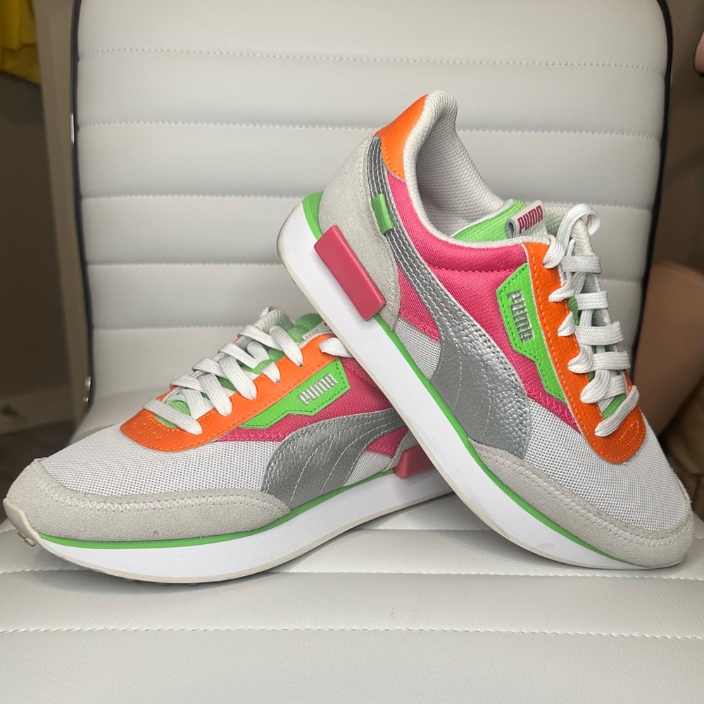 💝PUMA Future Rider White & Hot Pink Sneakers Size 5 Youth